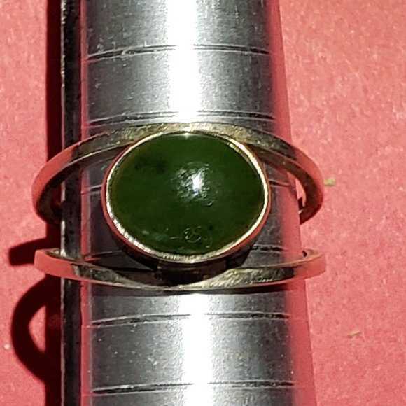 Vintage Silver Jade Ring - Picture 2 of 6